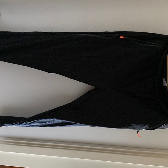 Baleaf joggers , thin material , comfy , pockets - Picture 1 of 3